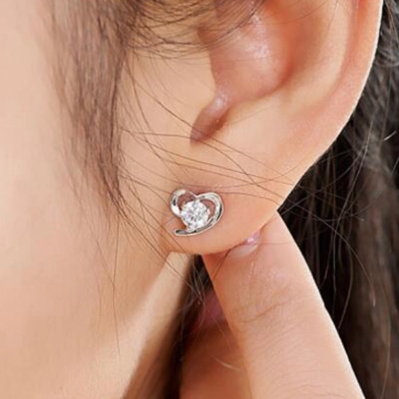925 Sterling Silver CZ Heart Studs - Picture 3 of 3